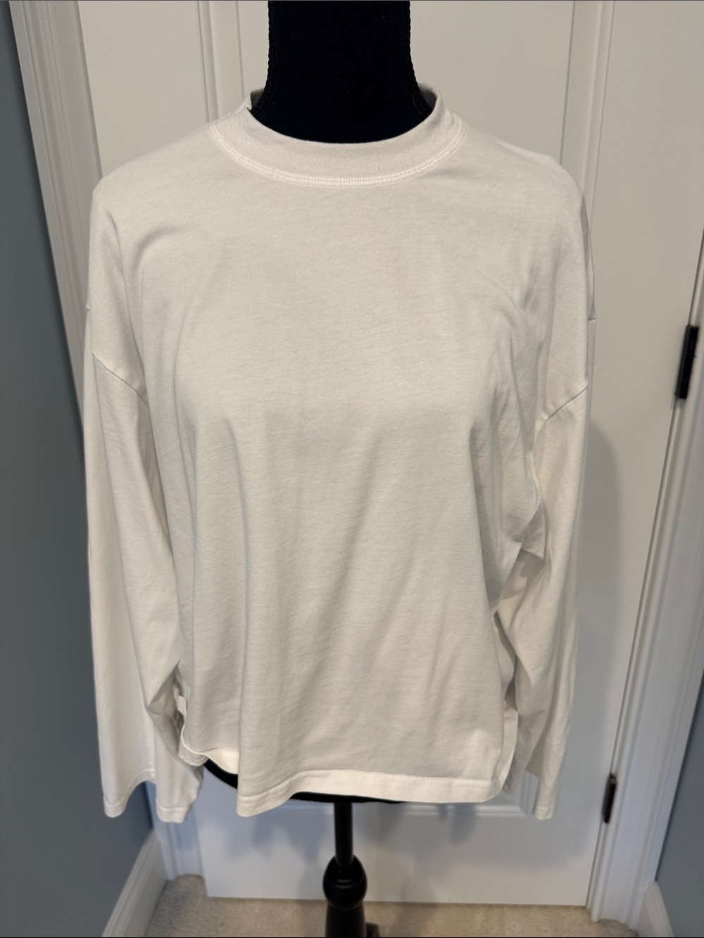 Lioness Long-Sleeve Crew Neck Shirt - White - Picture 2 of 6